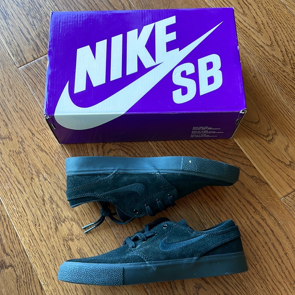 NIKE SB ZOOM JANOSKI RM Black Suede Skate Shoes